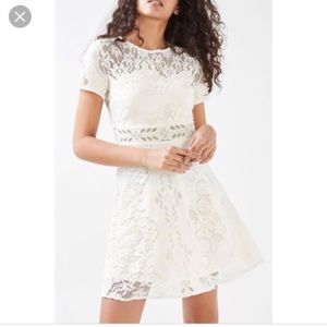 • White Lace TOPSHOP dress •